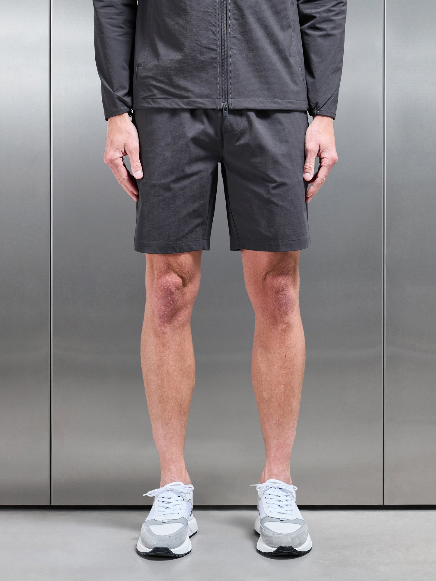 Active Technical Short in Grey